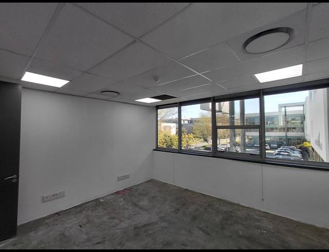 666M² OFFICE TO LET IN MAGALIESSIG